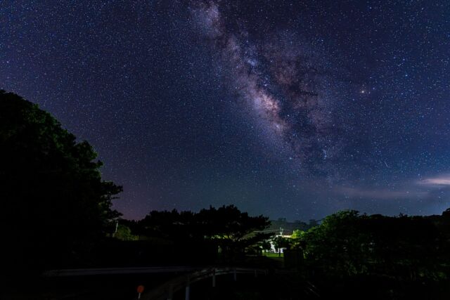 天の川

夏がそろそろ終わりますね🤔
天の川をきれいにみれるシーズンが
そろそろ少なくなってきました🙇‍♂️

直近だと9月3日が新月なので
その前後３日間ぐらいがおすすめです😊
まだみていないという方！

ぜひホテルにいらっしゃった際の
夜は夜空をみあげてくださいねー😊
______________________________________
 #やんばる #沖縄 # #国頭村 
沖縄で１番野生のヤンバルクイナに会えるリゾートホテル 
______________________________________
宿泊する際のお支払い方法は、クレジットカード、電子マネー以外にも、auPAY、d払い、LINE Pay、メルペイ、PayPay、楽天ペイ、Jcoinペイがご利用できます。